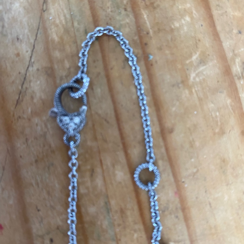 Elegant Silver Pendant Necklace - Picture 3 of 4